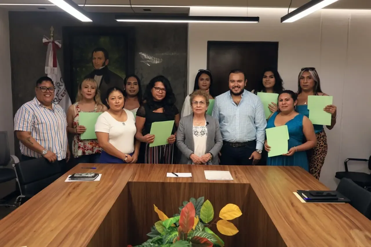 Entrega de actas de nacimiento para personas trans en Guerrero.