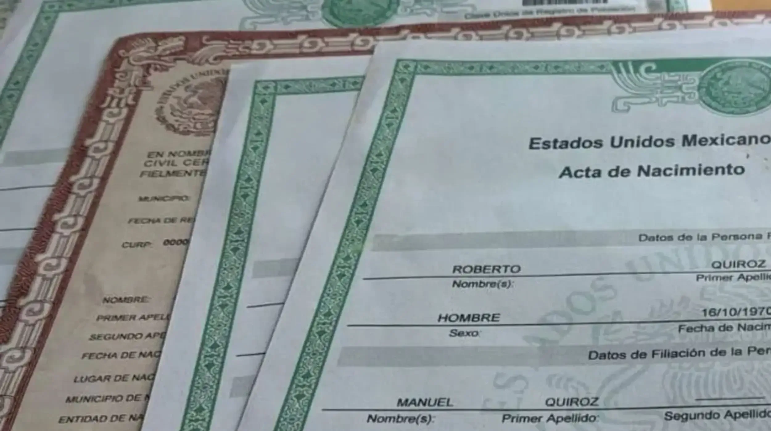 Entrega de actas de nacimiento por el Indemaya a yucatecos en EE. UU.