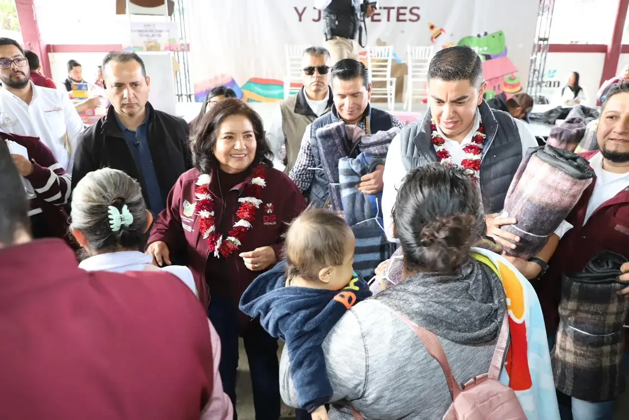 Entrega de apoyos humanitarios por el DIF Hidalgo en la Huasteca.