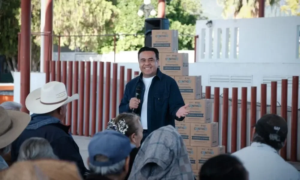 Entrega de despensas del programa Contigo en tu Mesa en Querétaro.