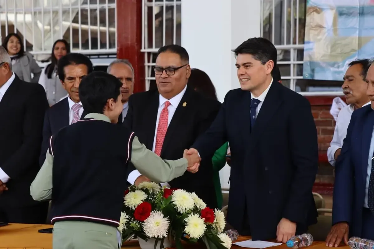 La educación es clave para el futuro, aseguran autoridades en la inauguración del ciclo escolar.