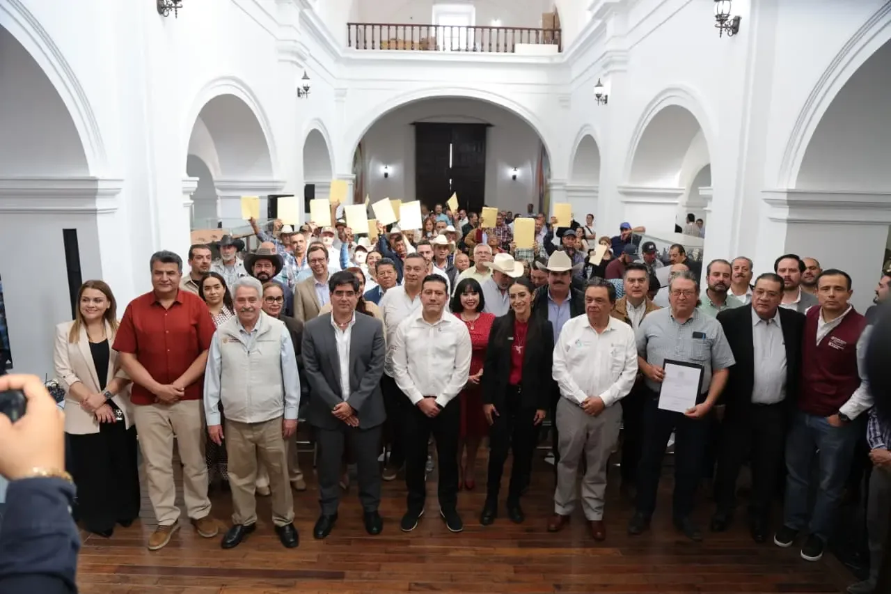 Entrega de títulos de concesión de aguas nacionales por parte de Conagua en Jalisco.