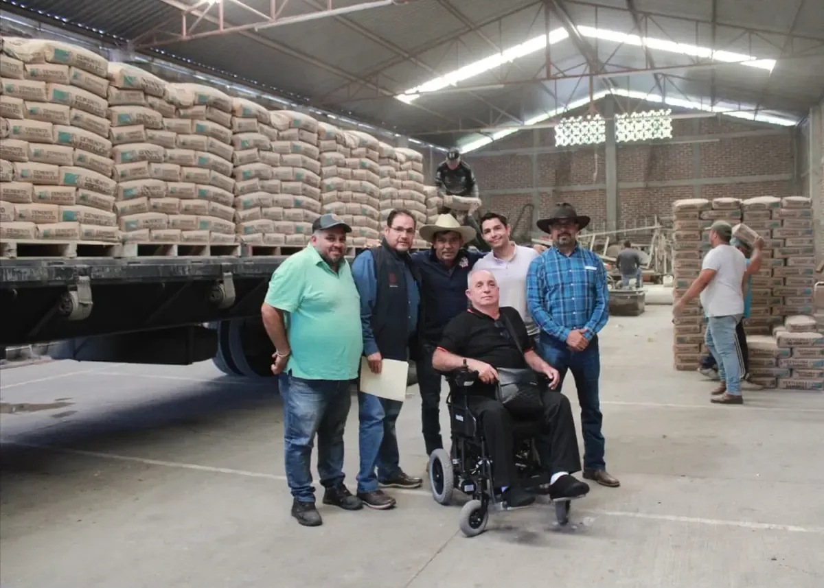 La entrega de cemento beneficiará la infraestructura agrícola en la comunidad de El Limón.
