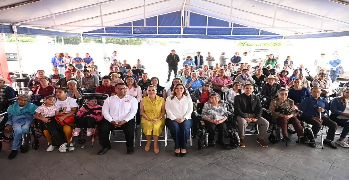 La entrega busca mejorar la movilidad de personas con discapacidades mediante un programa de apoyo municipal.