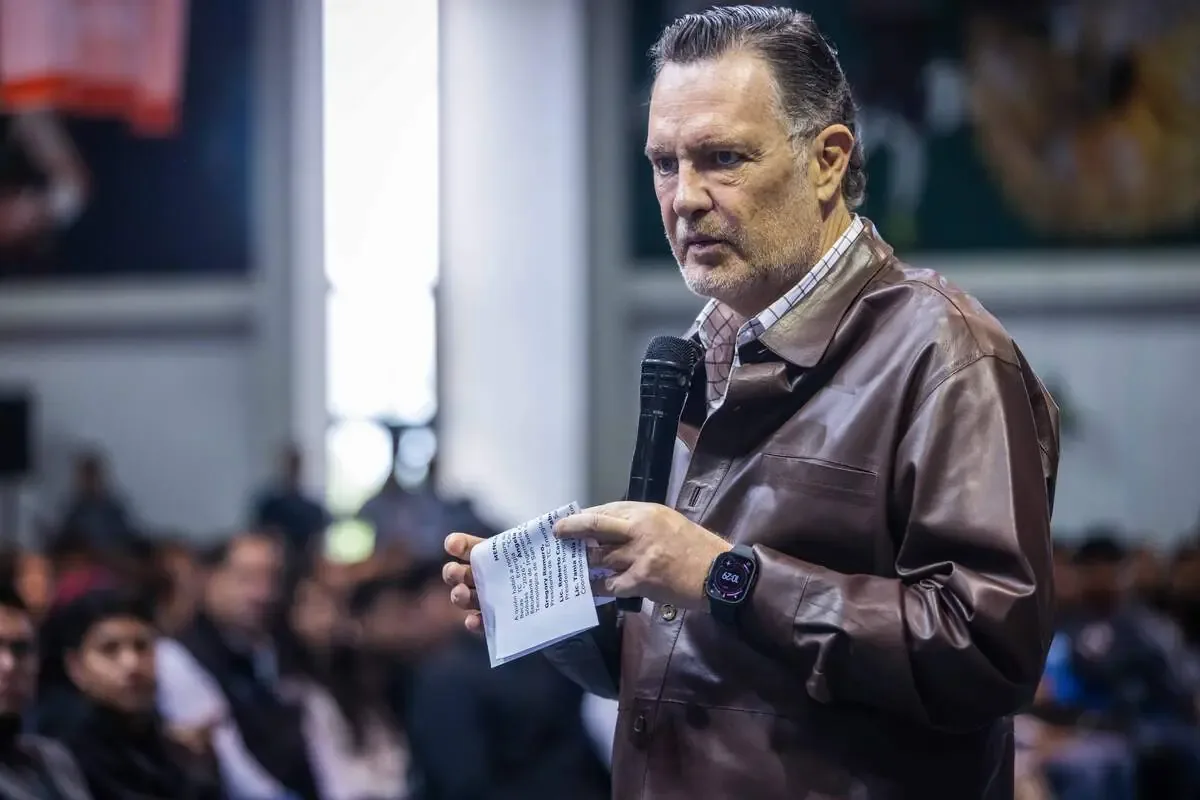 La entrega de becas busca fortalecer la educación y apoyar a las familias queretanas.