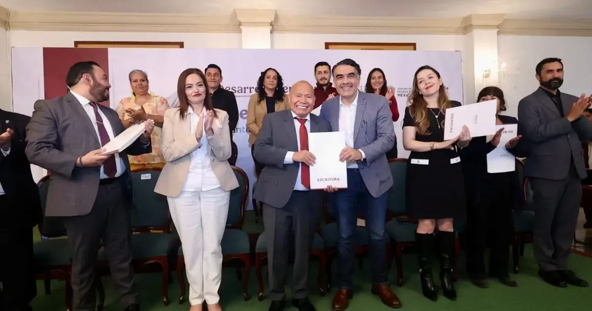 La regularización de terrenos beneficiará a numerosas colonias y garantiza servicios básicos.
