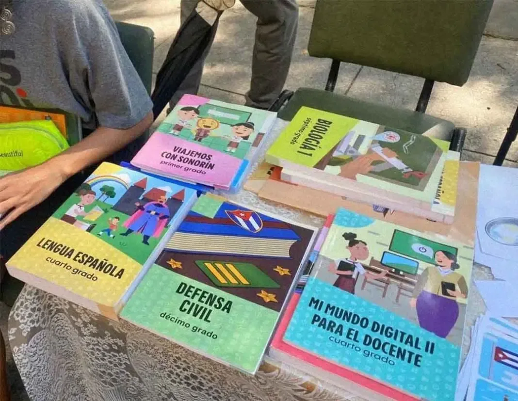 Envío de libros de texto mexicanos a Cuba genera controversia.