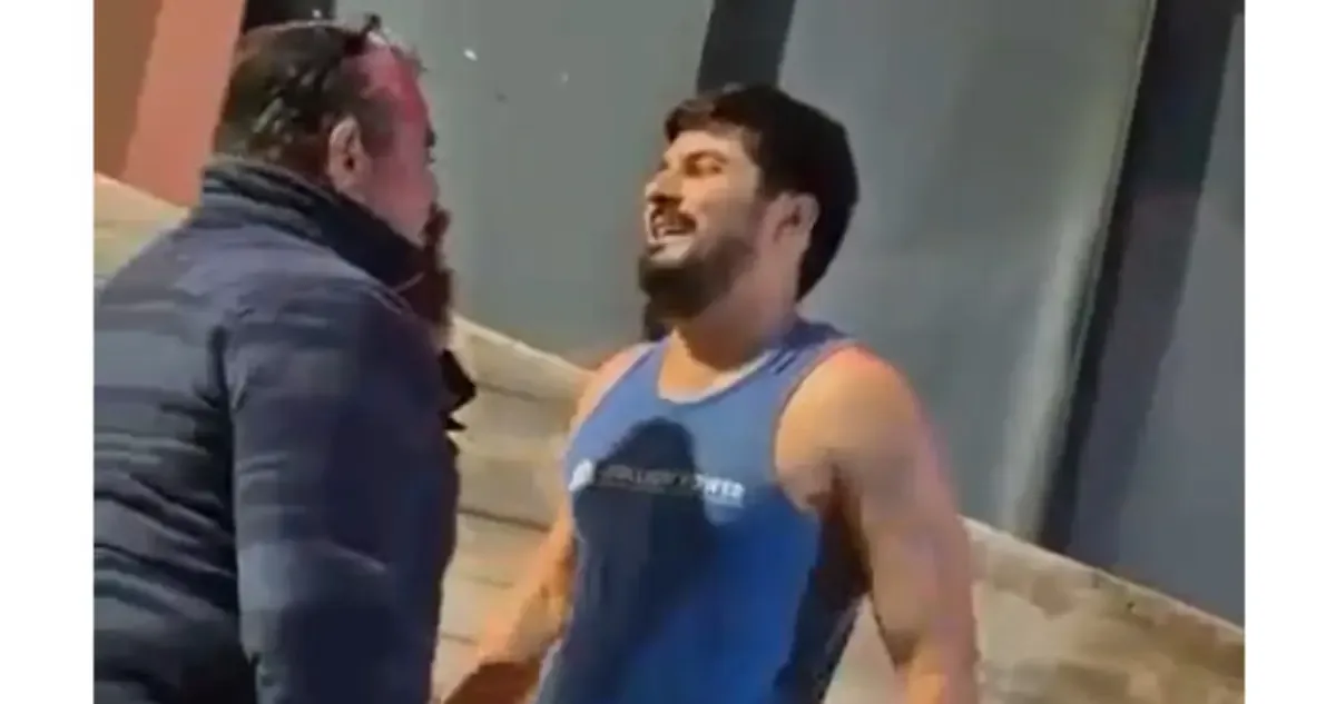 Erick "N" durante el altercado con manifestantes en San Quintín, Baja California.