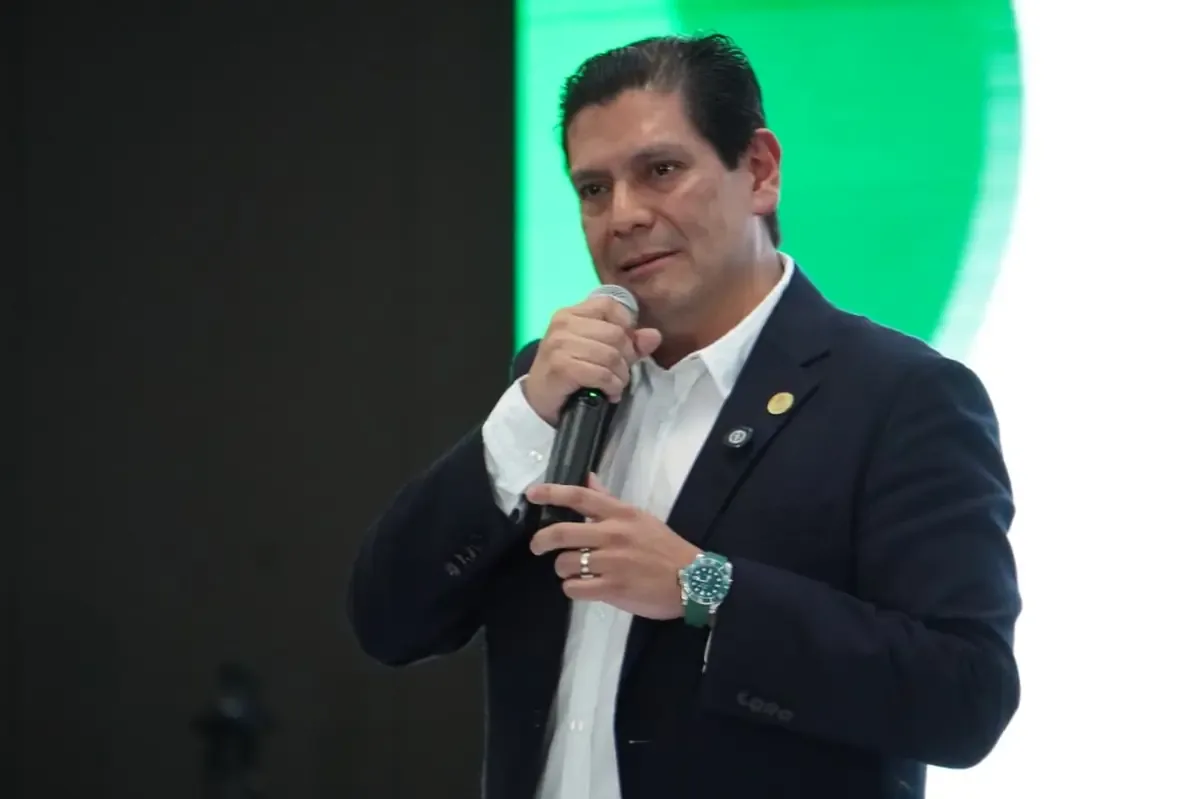 El líder estatal del Partido Verde resalta la necesidad de cumplir compromisos en su segundo informe.