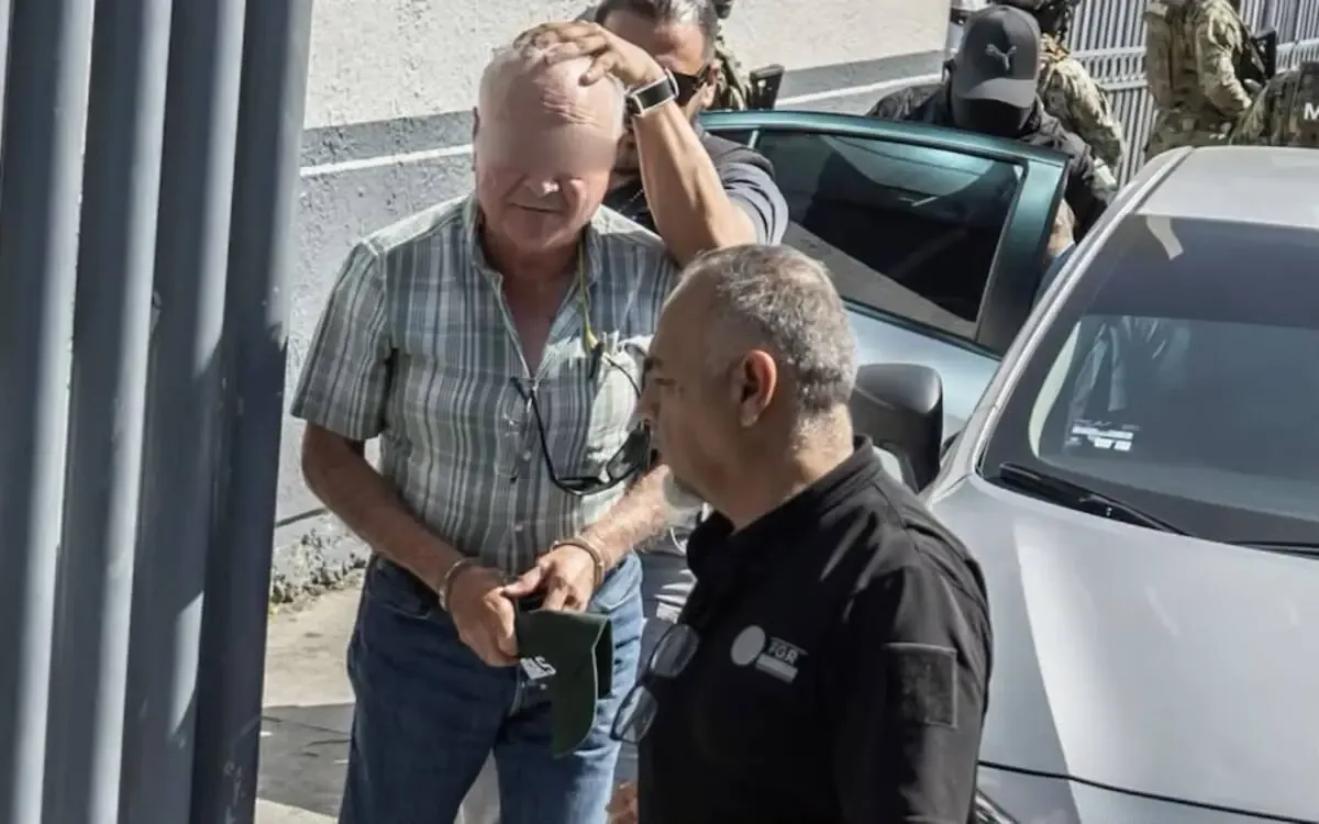 El exgobernador de Baja California estará bajo vigilancia mientras enfrenta cargos de delincuencia organizada.