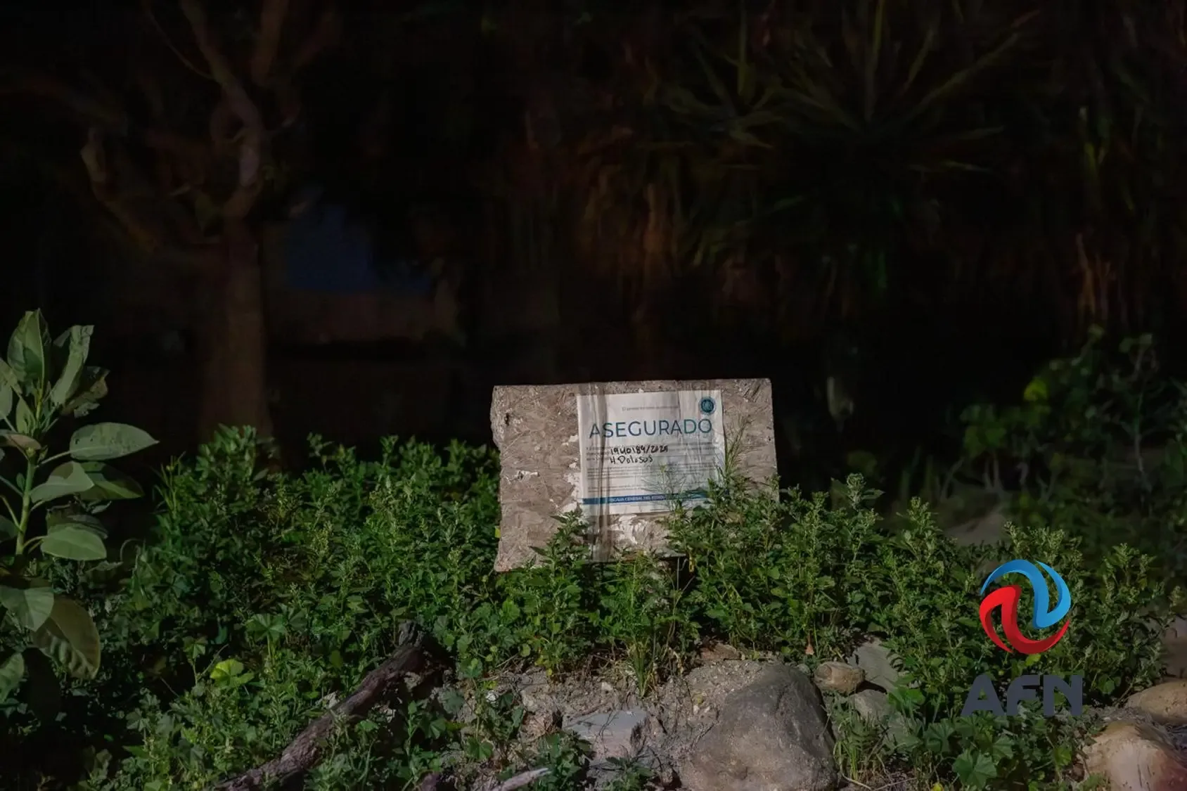 Escena del asesinato en un predio asegurado por la Fiscalía en Tijuana.
