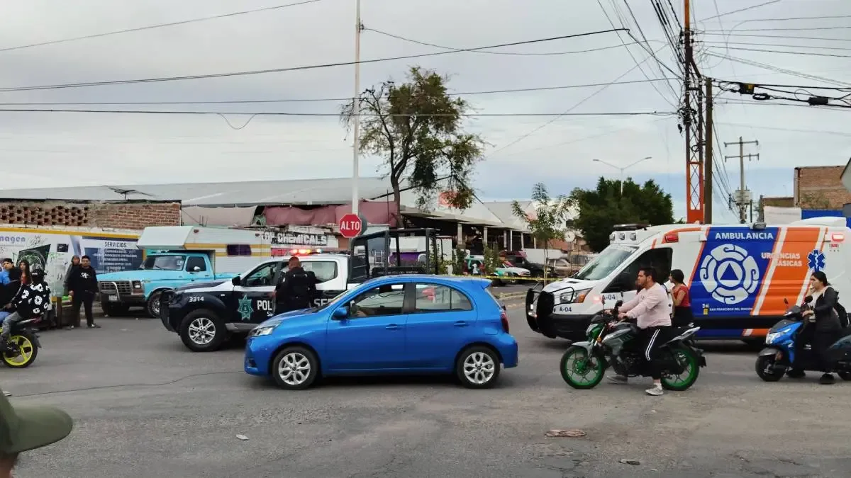Escena del ataque armado en el Macro Tianguis de San Francisco del Rincón.