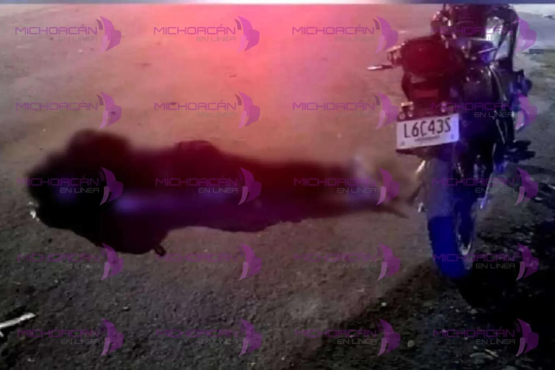 Escena del crimen en Apatzingán tras el asesinato del joven Adrián.