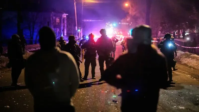 “Escena del tiroteo en Minneapolis, donde un agente federal disparó a un inmigrante.”