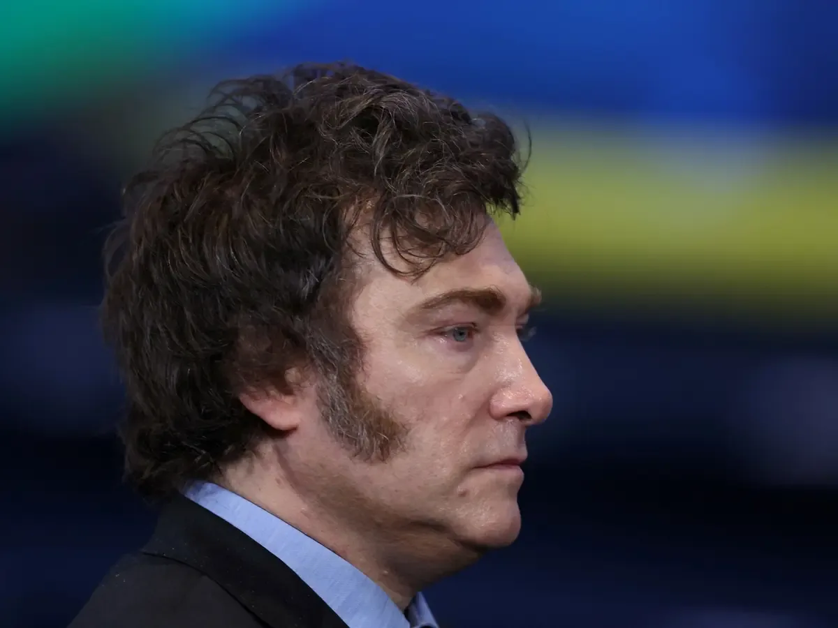 La controversia sobre Manuel Adorni afecta la estabilidad del gabinete y la imagen del oficialismo.