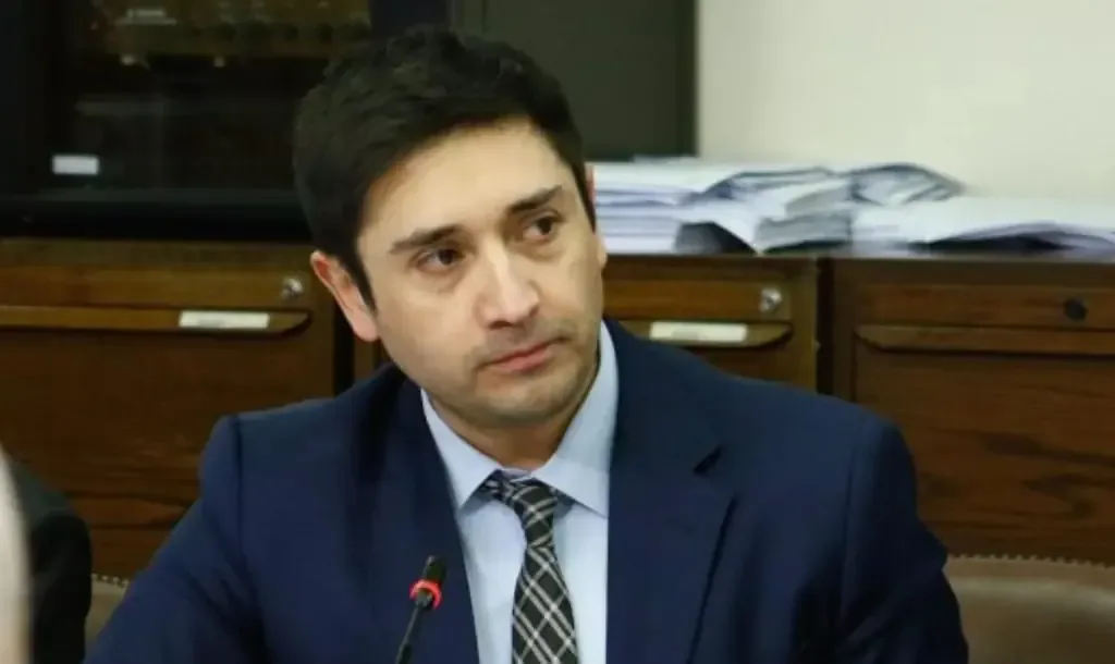 Calisto enfrenta investigaciones por $11 millones no declarados y presunto soborno al exfiscal Carlos Palma.