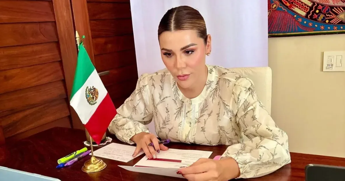 La gobernadora enfrenta acusaciones tras la filtración de un audio que revela su cooperación con agencias estadounidenses.