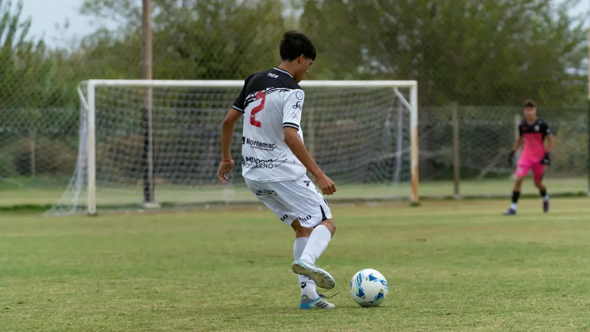 La Roja brilla con un autogol peruano y un gol de Pedri en Puebla.