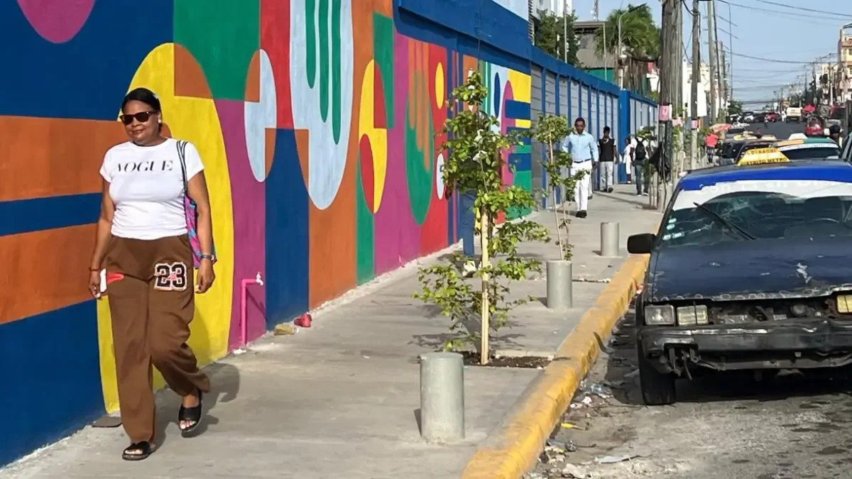 La alcaldía transforma zonas críticas de la capital dominicana, favoreciendo la seguridad y el esparcimiento.
