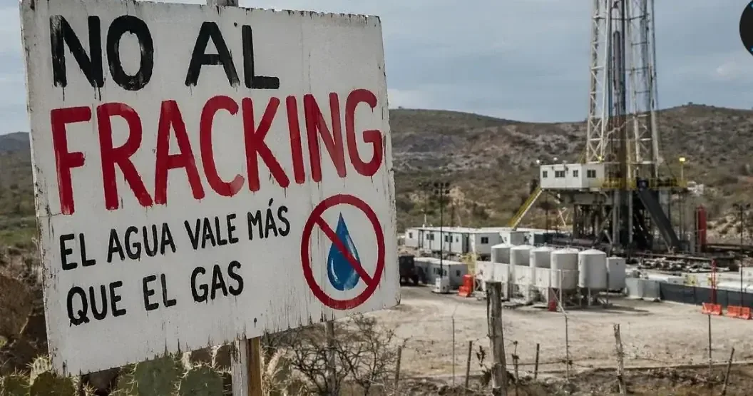Un pronunciamiento de 178 expertos destaca los peligros del fracking para el agua, la salud y el clima en el país.
