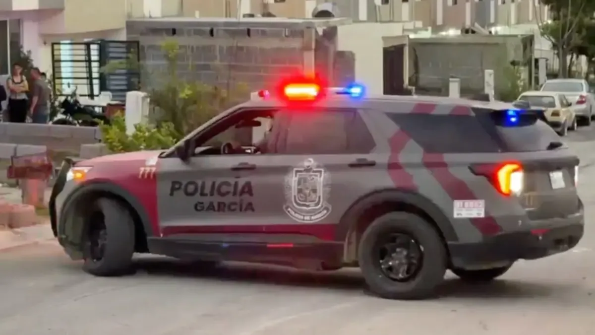 El ataque tuvo lugar frente al hijo de la víctima en su hogar, causando gran alarma en la comunidad.