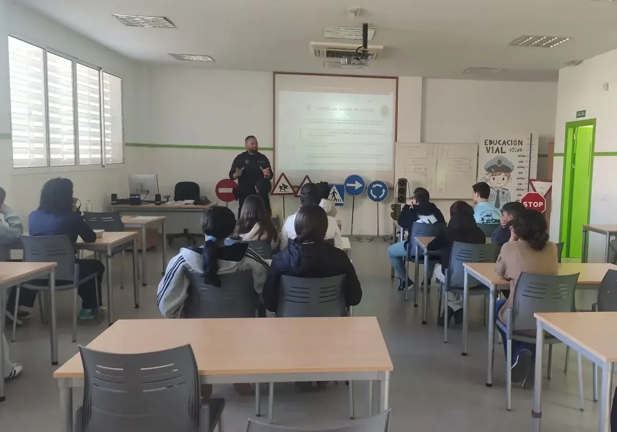 Esta iniciativa busca sensibilizar a 385 alumnos sobre los riesgos de las drogas y el alcohol.
