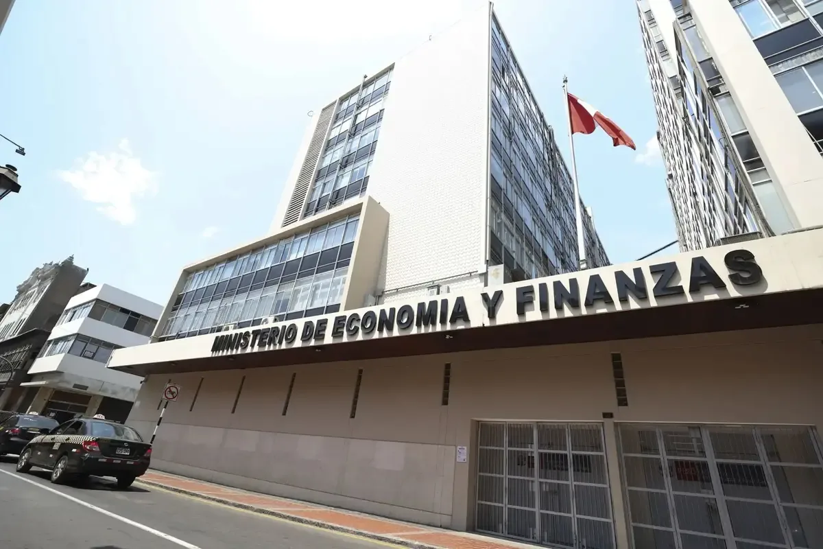 Esta inversión busca mejorar la categorización de docentes en regiones del país.