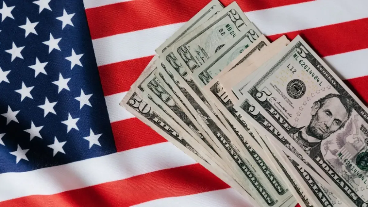 El tipo de cambio se mantiene en 17.46 pesos por dólar, brindando oportunidades de estabilidad financiera.