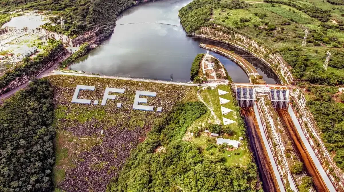 La Comisión Federal de Electricidad refuerza su capacidad para atender la alta demanda de energía.