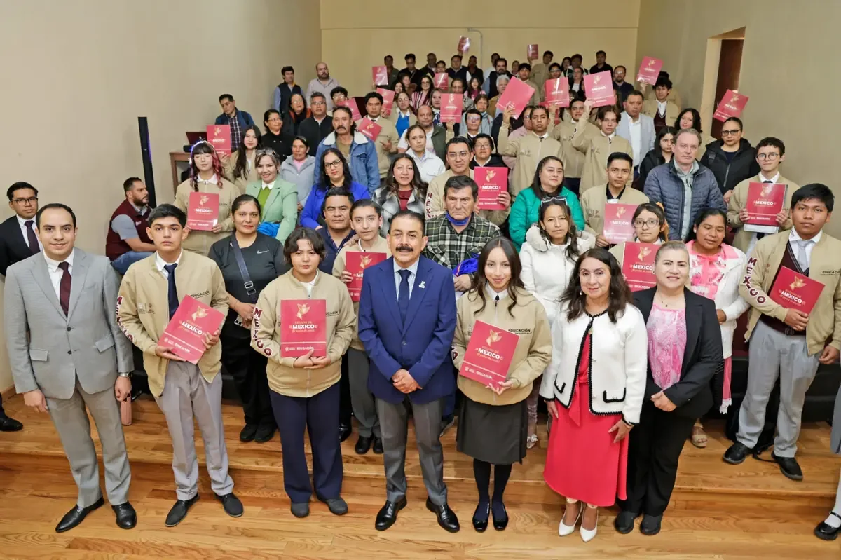 La entrega de becas busca impulsar el desarrollo académico y deportivo de estudiantes mexiquenses.