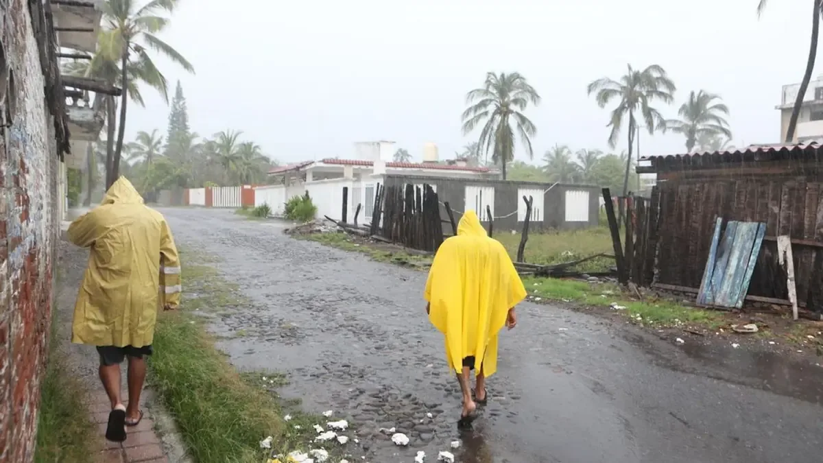 El potente huracán Trudy podría generar inundaciones y deslizamientos en algunas regiones de México.