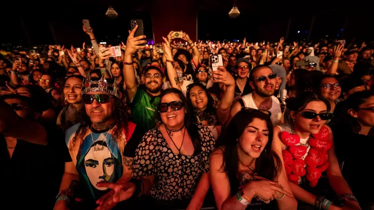 Este 12 de abril se presentan reconocidos artistas en Coachella, ofreciendo un espectáculo musical imperdible.