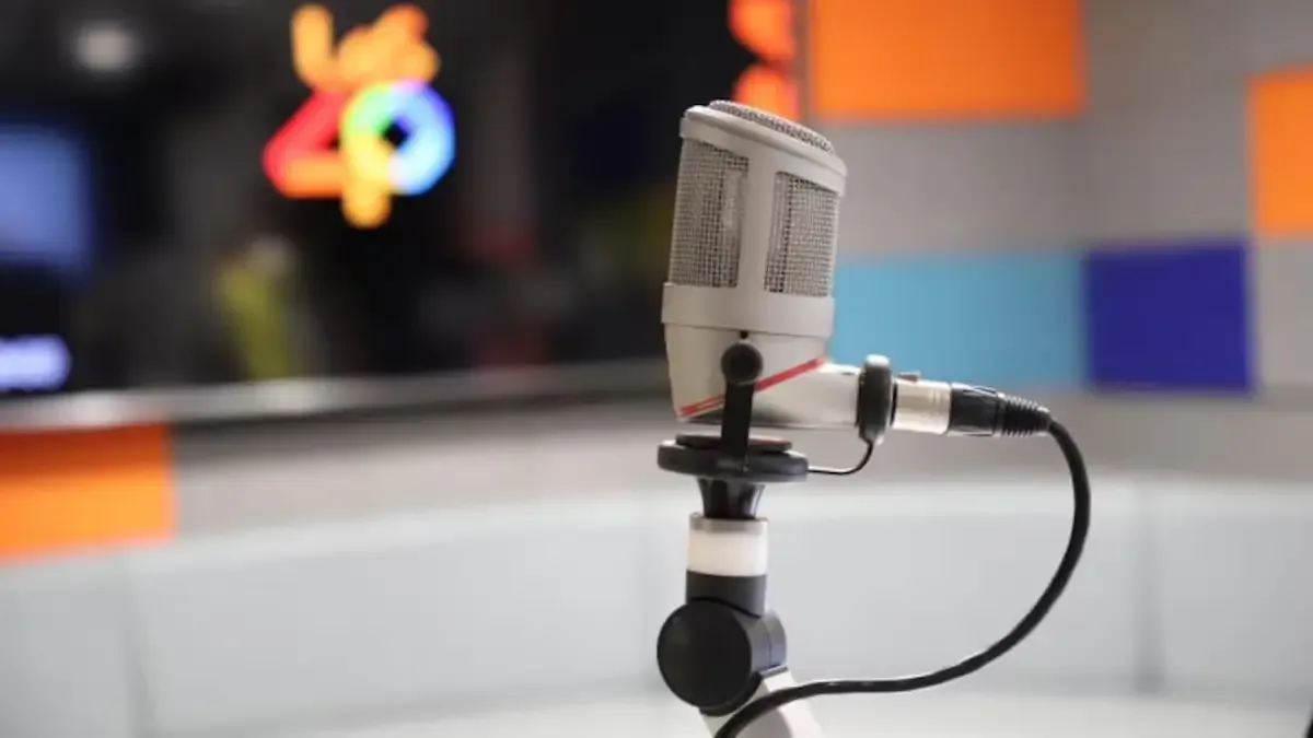 Este 14 de abril se conmemora el legado de voces emblemáticas en la radio chilena.