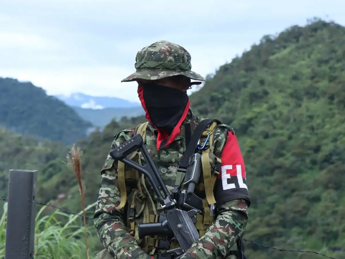 Este anuncio se da en medio de un clima de violencia y riesgo electoral en Colombia.