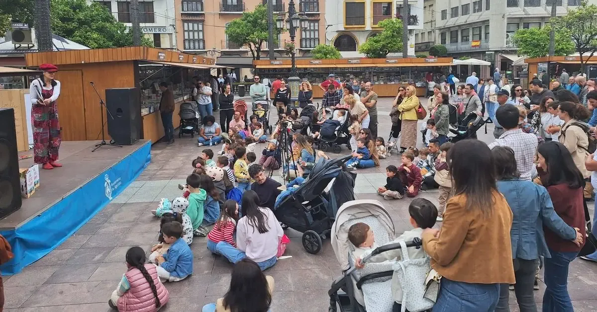 Este año, la feria destaca por la mezcla de literatura y cultura popular, junto a polémicas contemporáneas.