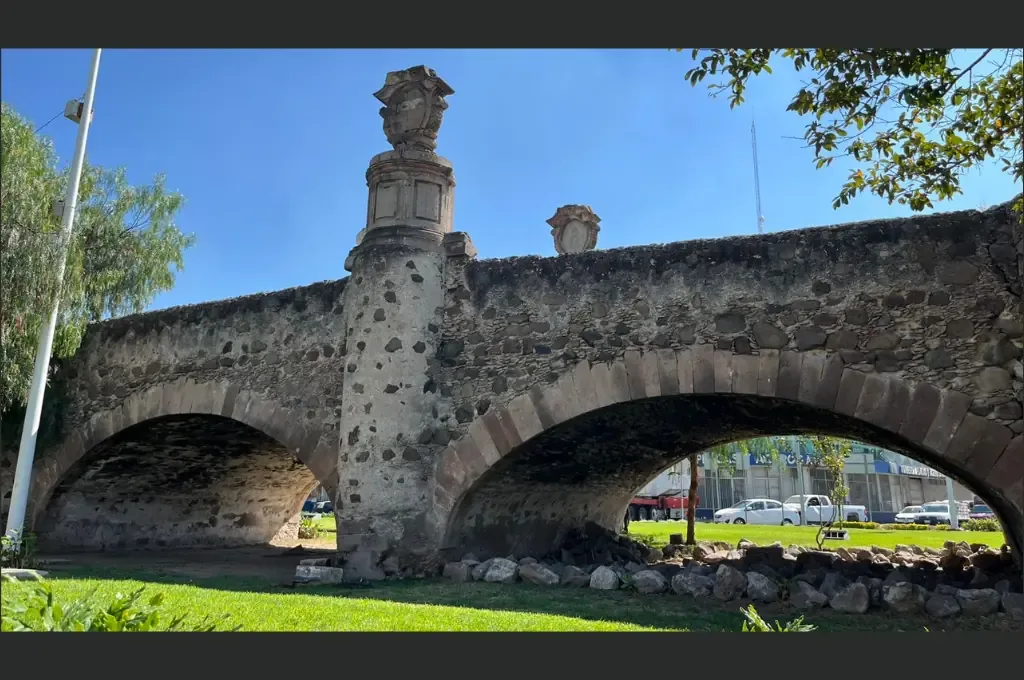Este icónico puente es testigo de promesas matrimoniales en la tradición guadalupana.