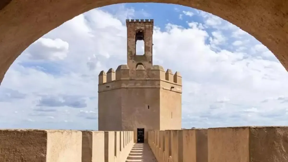 Este monumento destaca por su historia defensiva y cultural en Europa.