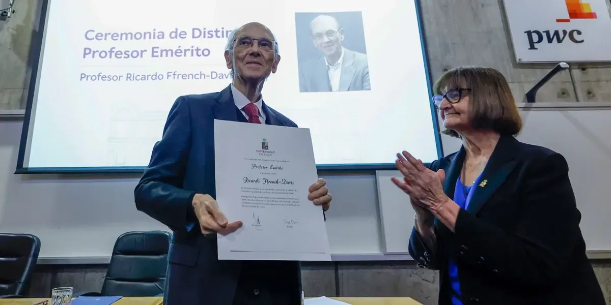 Este reconocimiento resalta su impacto en la economía y políticas públicas tras más de 60 años de labor académica.