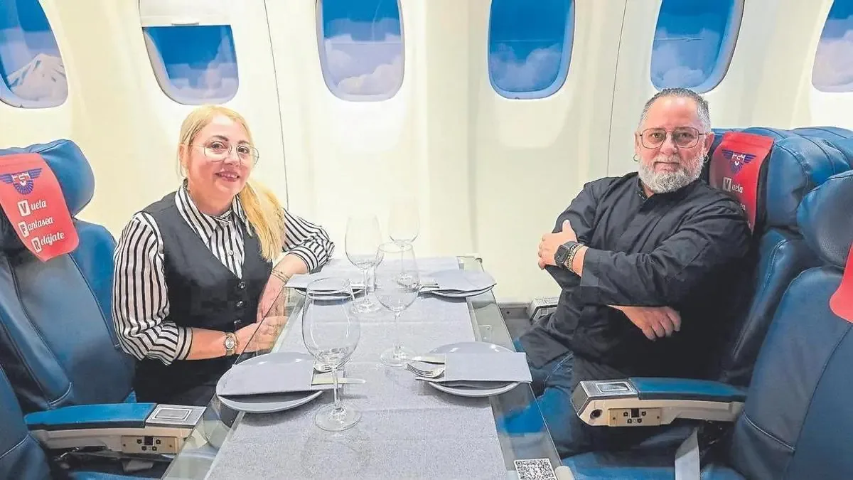 Este restaurante ofrece una atmósfera de avión con un menú innovador y sabores de alta calidad.
