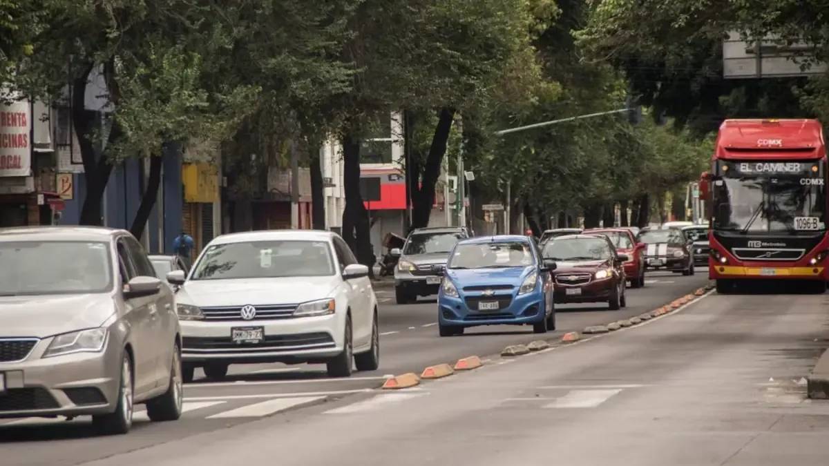 Este viernes 20 de febrero, autos con engomado azul no podrán circular en la capital y el Estado de México, recordando la importancia del programa.