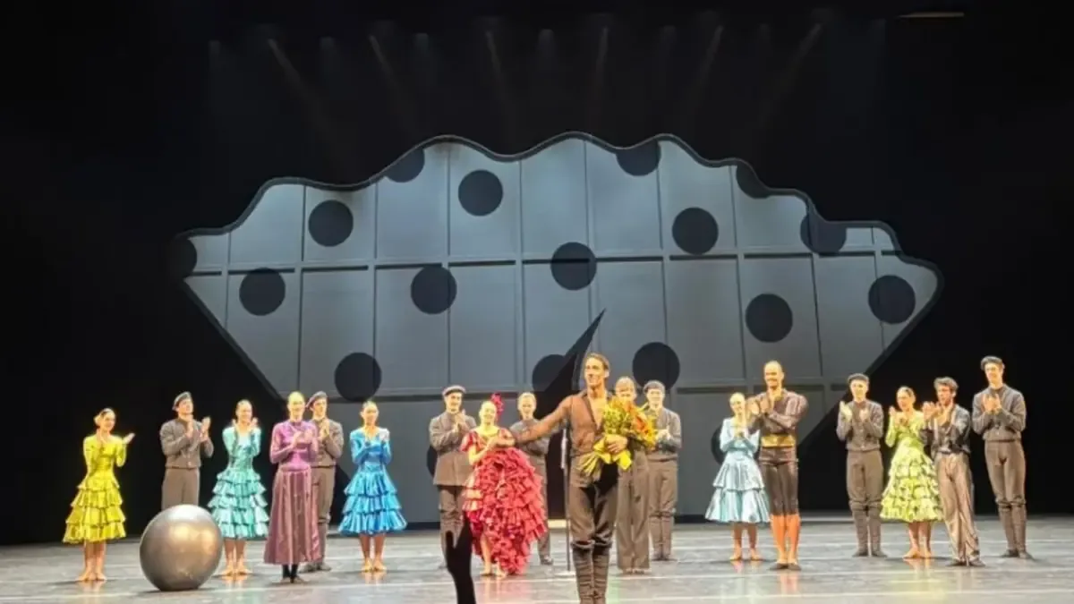 El exbailarín del Ballet de Zúrich concluye su trayectoria en medio de un emotivo aplauso.