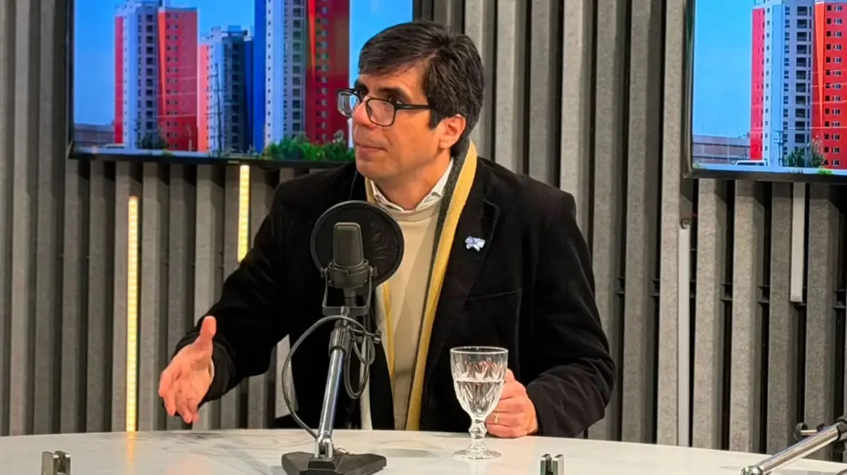 El historiador Esteban Brizuela ofrece una nueva perspectiva sobre el proceso de independencia en 1816.