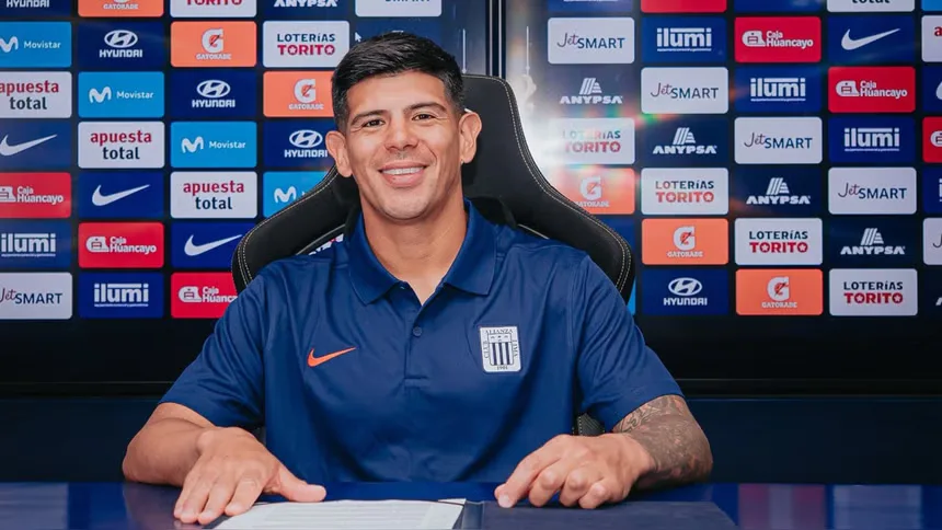 Esteban Pavez durante su presentación como nuevo jugador de Alianza Lima.