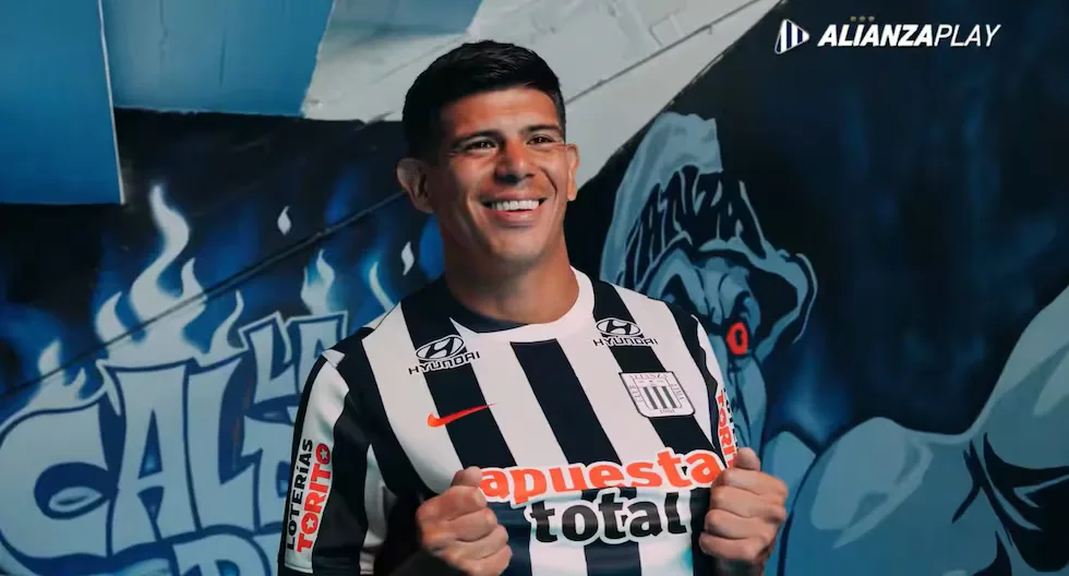 Esteban Pavez durante su presentación como nuevo jugador de Alianza Lima.