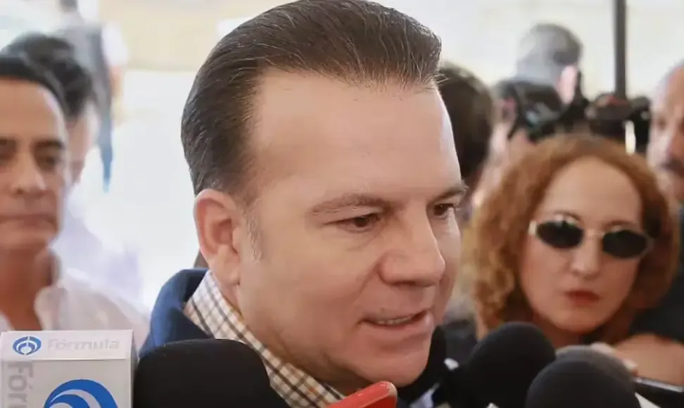 El gobernador de Durango explicó la situación tras visitar el consulado y mantiene comunicación con las autoridades.