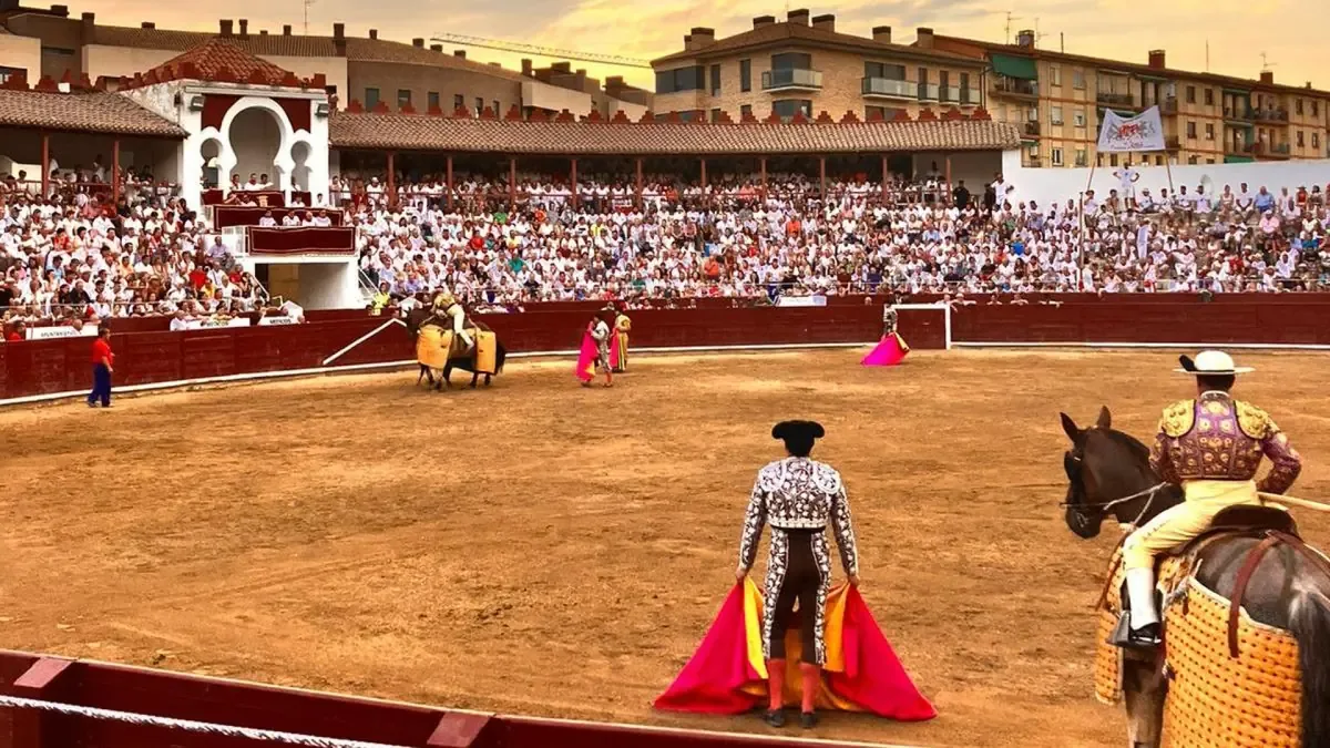 La feria taurina de Estella 2026 destaca por la inclusión de nuevos toreros y ganaderías locales, promoviendo el talento emergente.