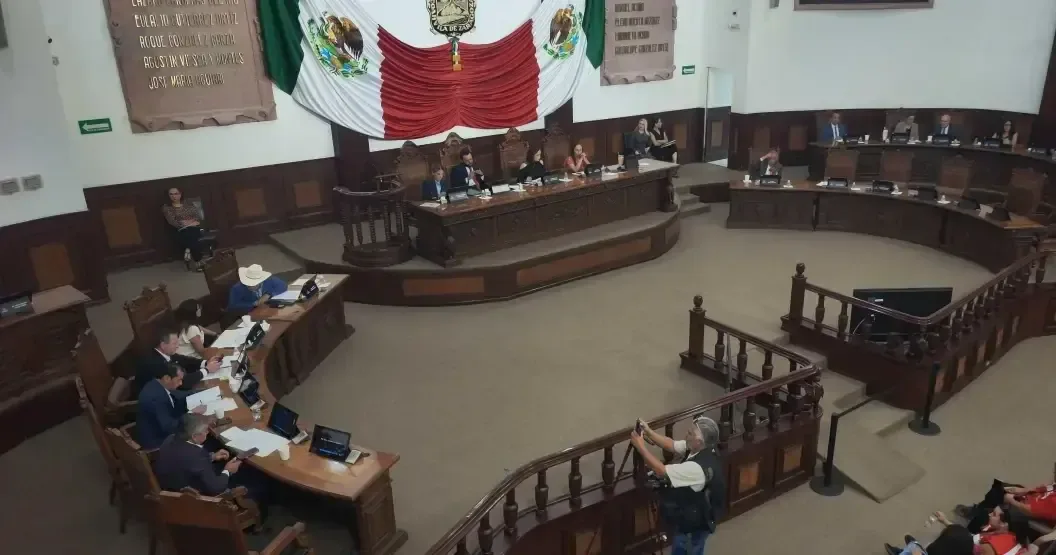 Iniciativa busca regularizar negocios informales y potenciar la contratación de jóvenes menores de 25 años.