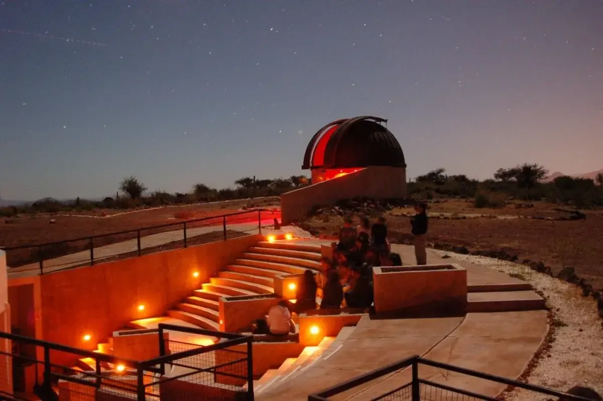 Estos destinos destacan por su turismo astronómico y su rica herencia cultural, atrayendo visitantes de diversas latitudes.