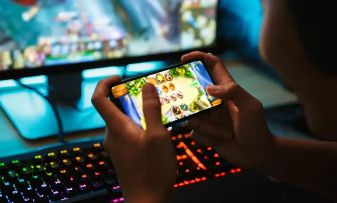 La "Ley Kuri" reduce la ansiedad en estudiantes y promueve el uso seguro de tecnologías.