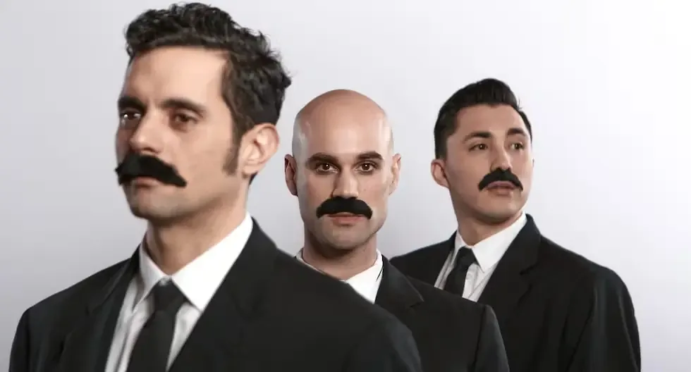 La obra explora la identidad y masculinidades a través del melodrama queer y la música peruana.